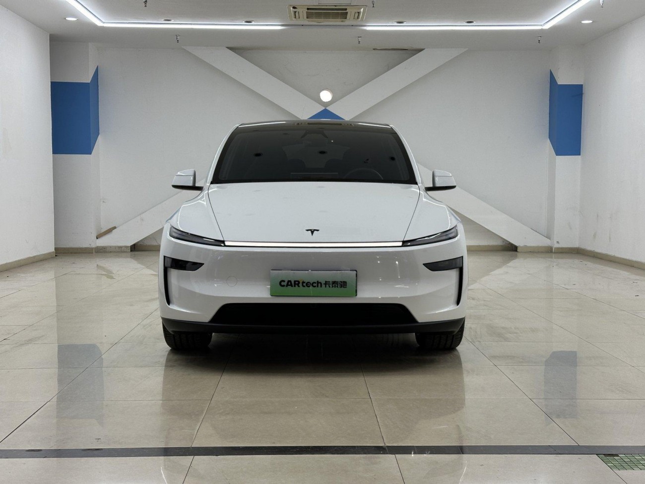 Tesla Model Y 2025