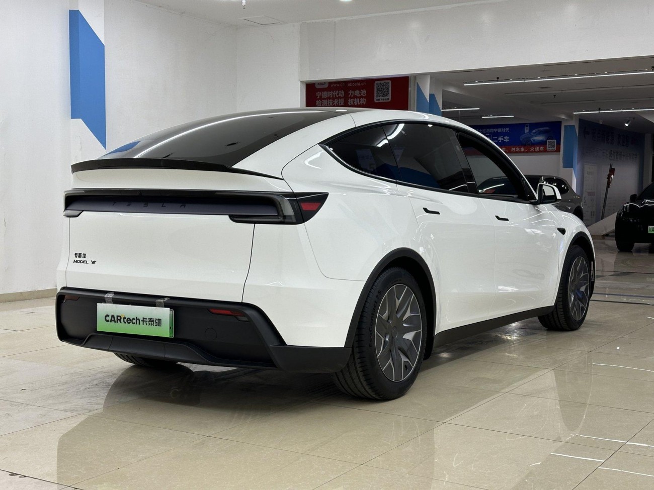 Tesla Model Y 2025