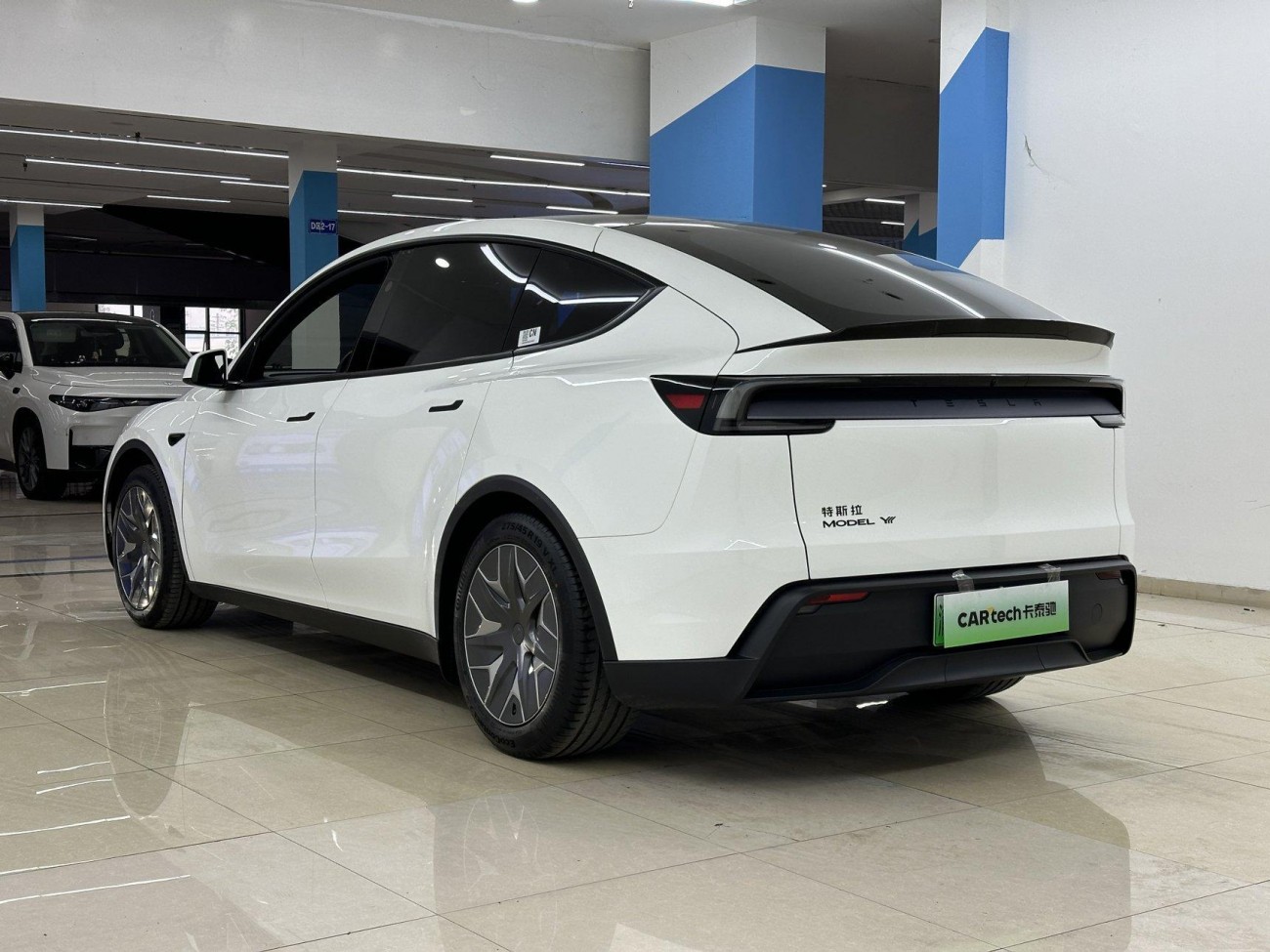 Tesla Model Y 2025