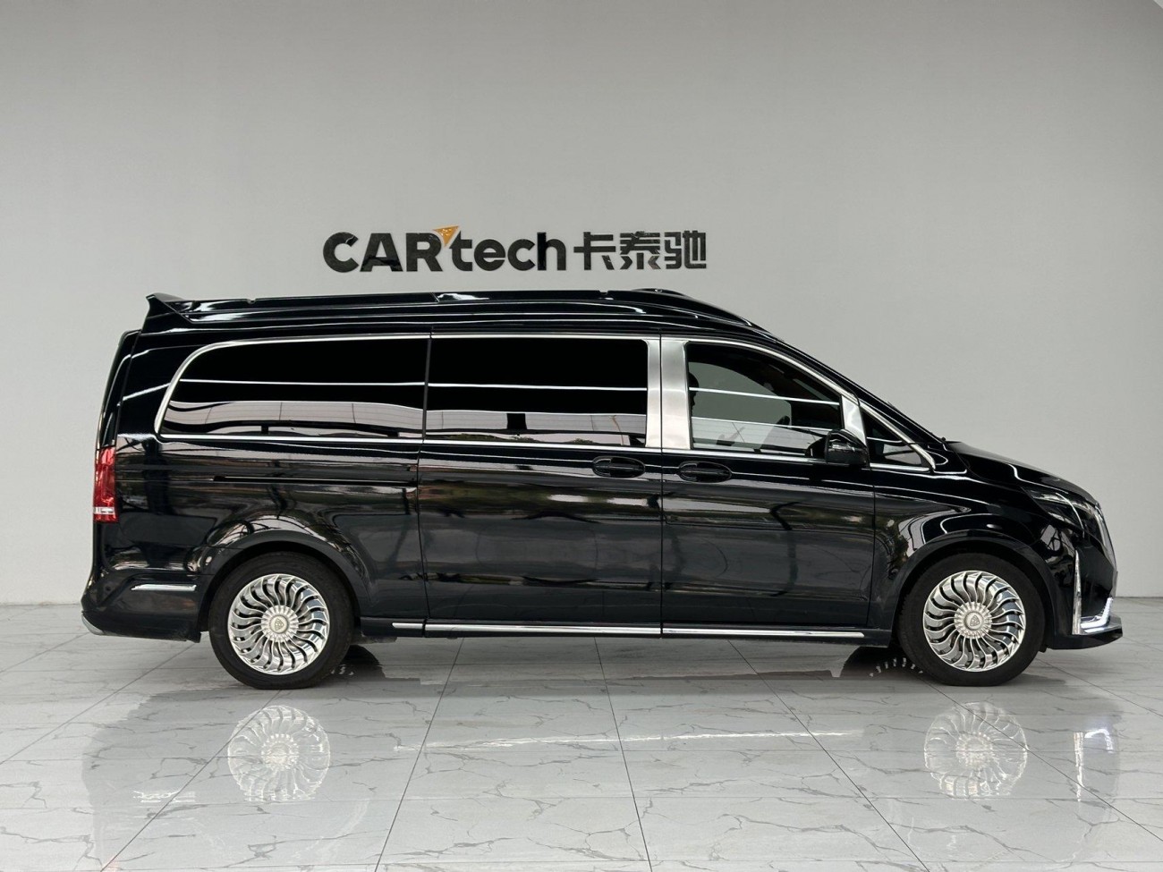 Mercedes-Benz V 2024