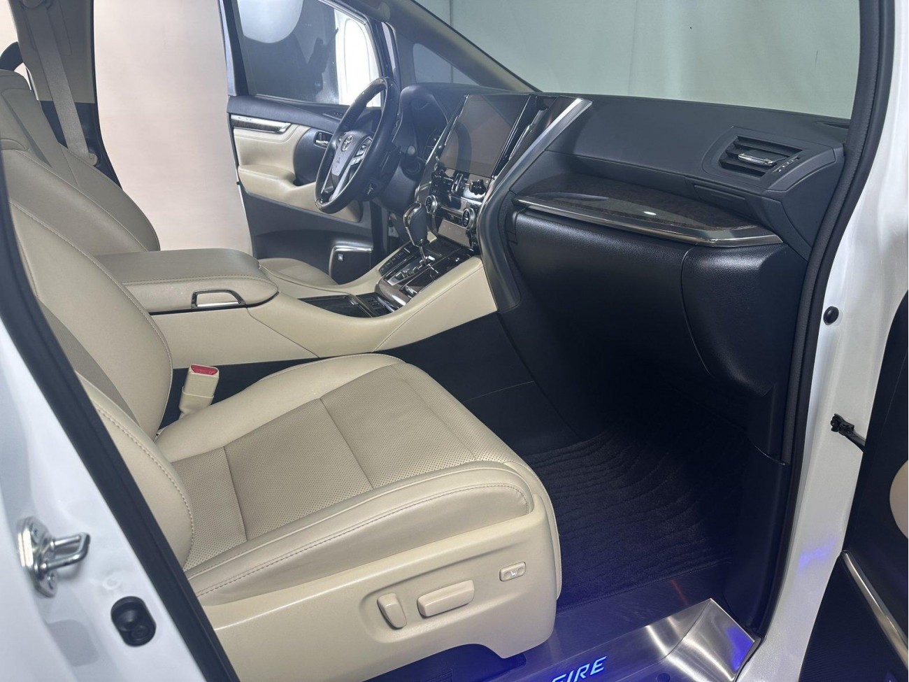 Toyota Alphard 2023