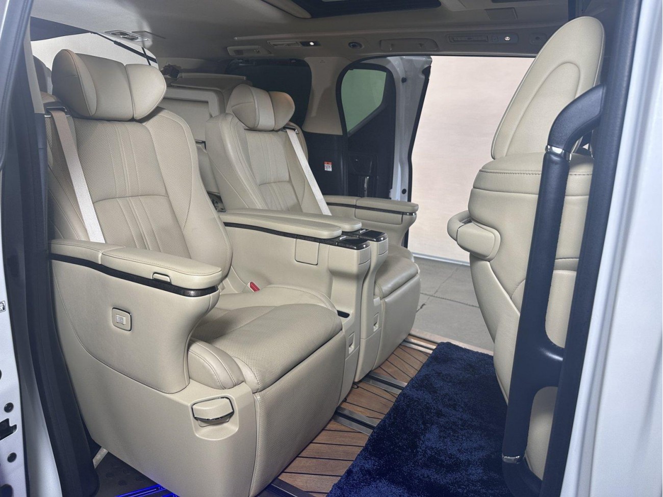 Toyota Alphard 2023
