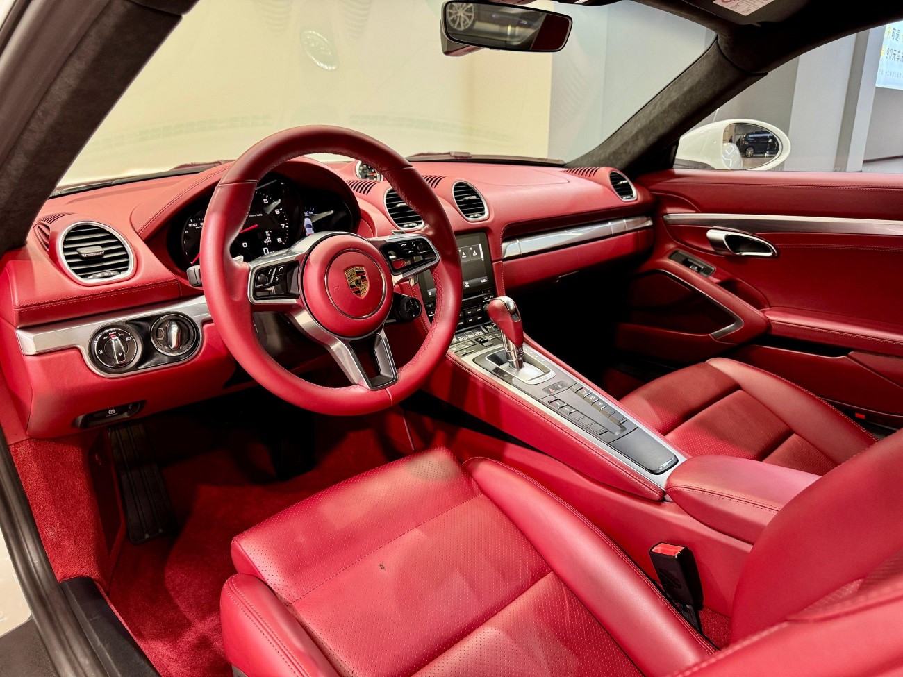 Porsche Cayman 2021