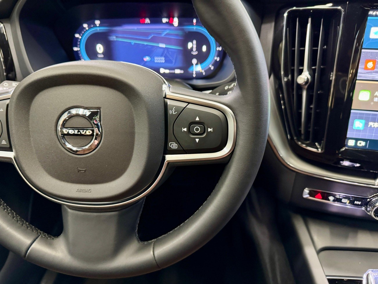 Volvo XC60 2025