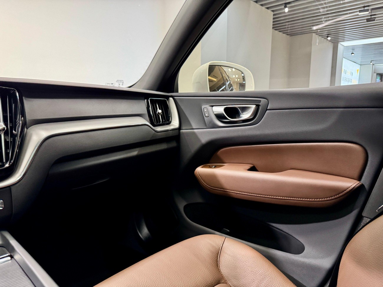 Volvo XC60 2025