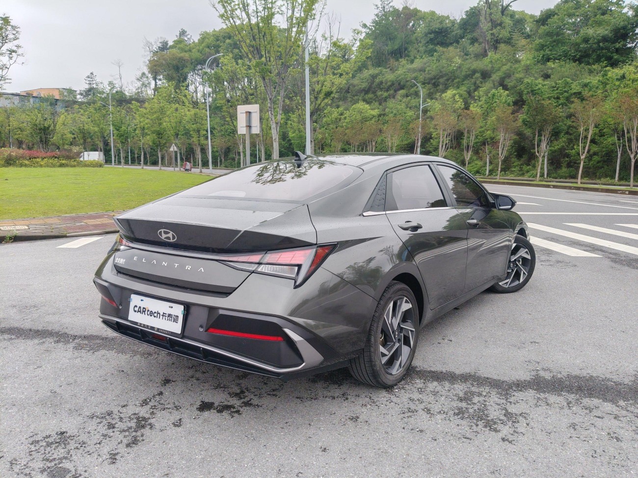 Hyundai Elantra 2024