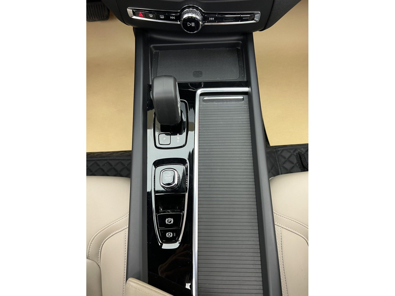 Volvo XC60 2025