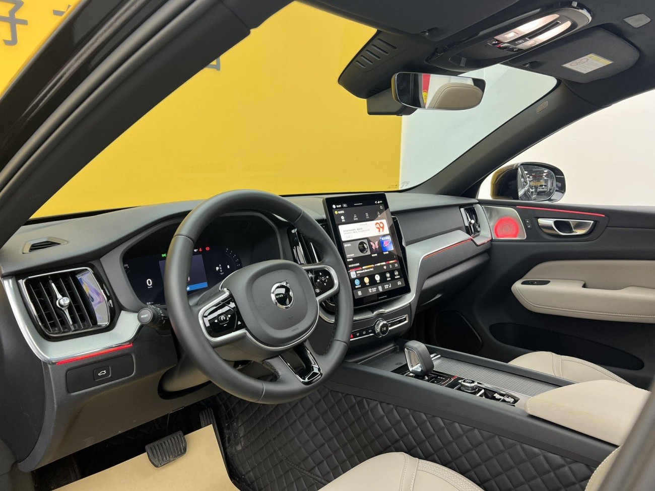 Volvo XC60 2025