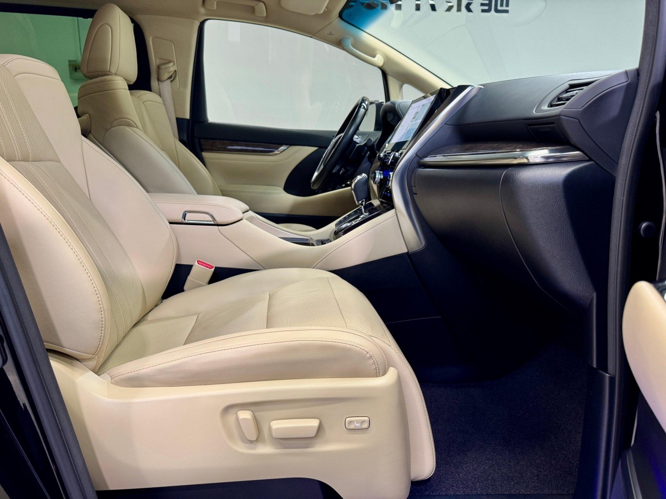 Toyota Alphard 2022