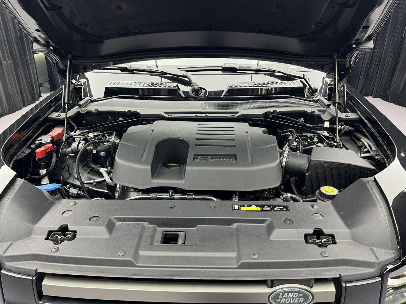 Land Rover Defender 2024