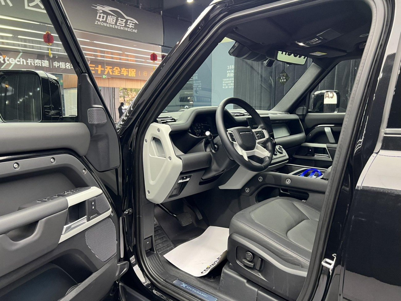 Land Rover Defender 2024