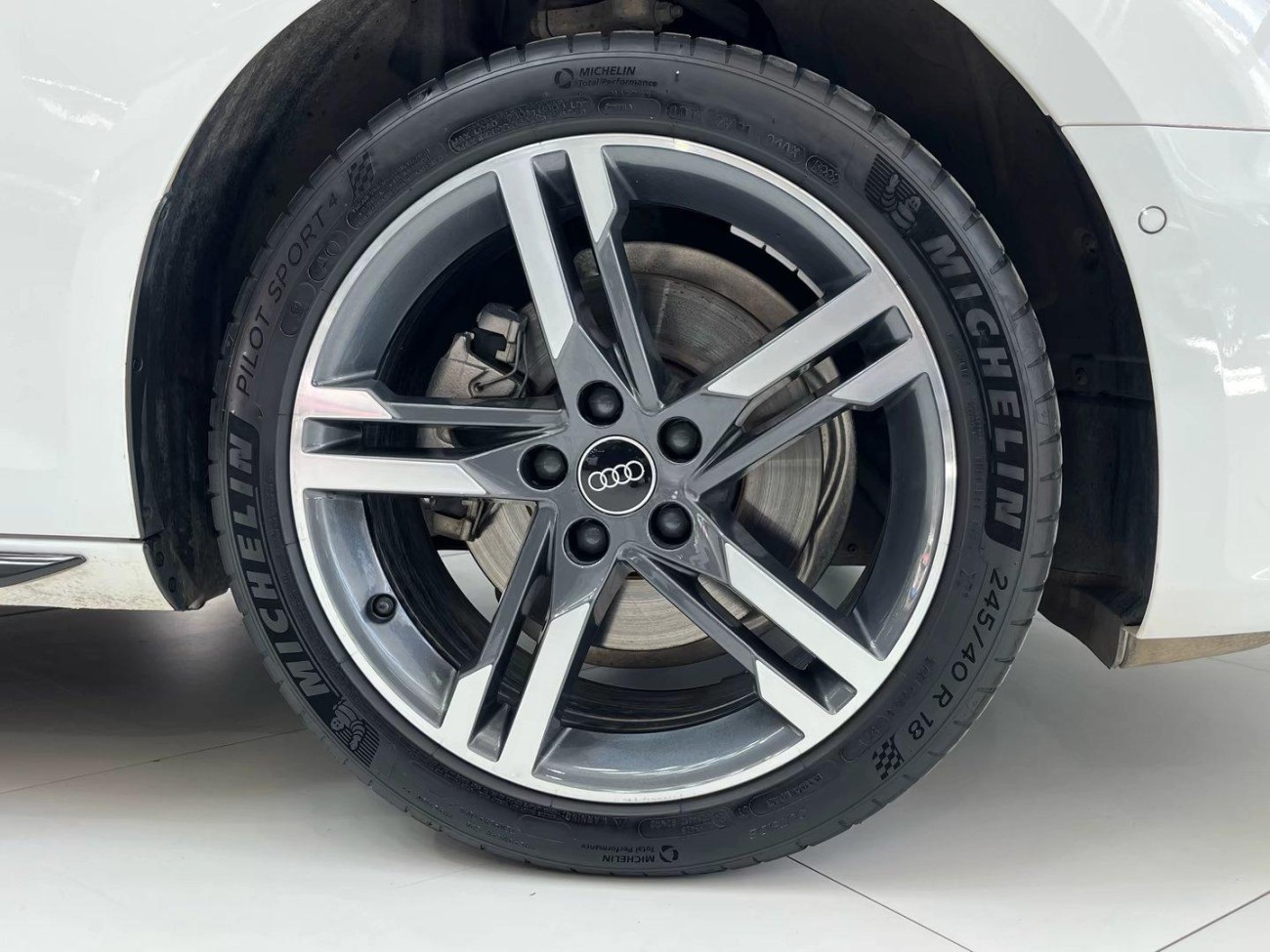 Audi A4L 40 TFSI 2023