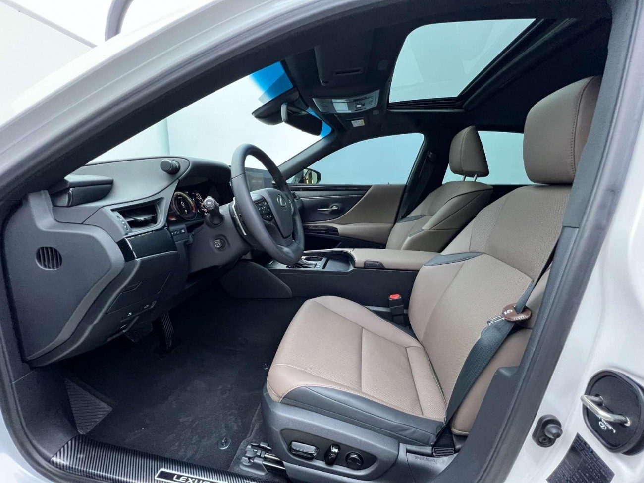 Lexus ES 200 2024