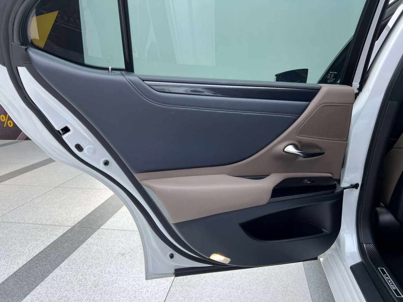 Lexus ES 200 2024