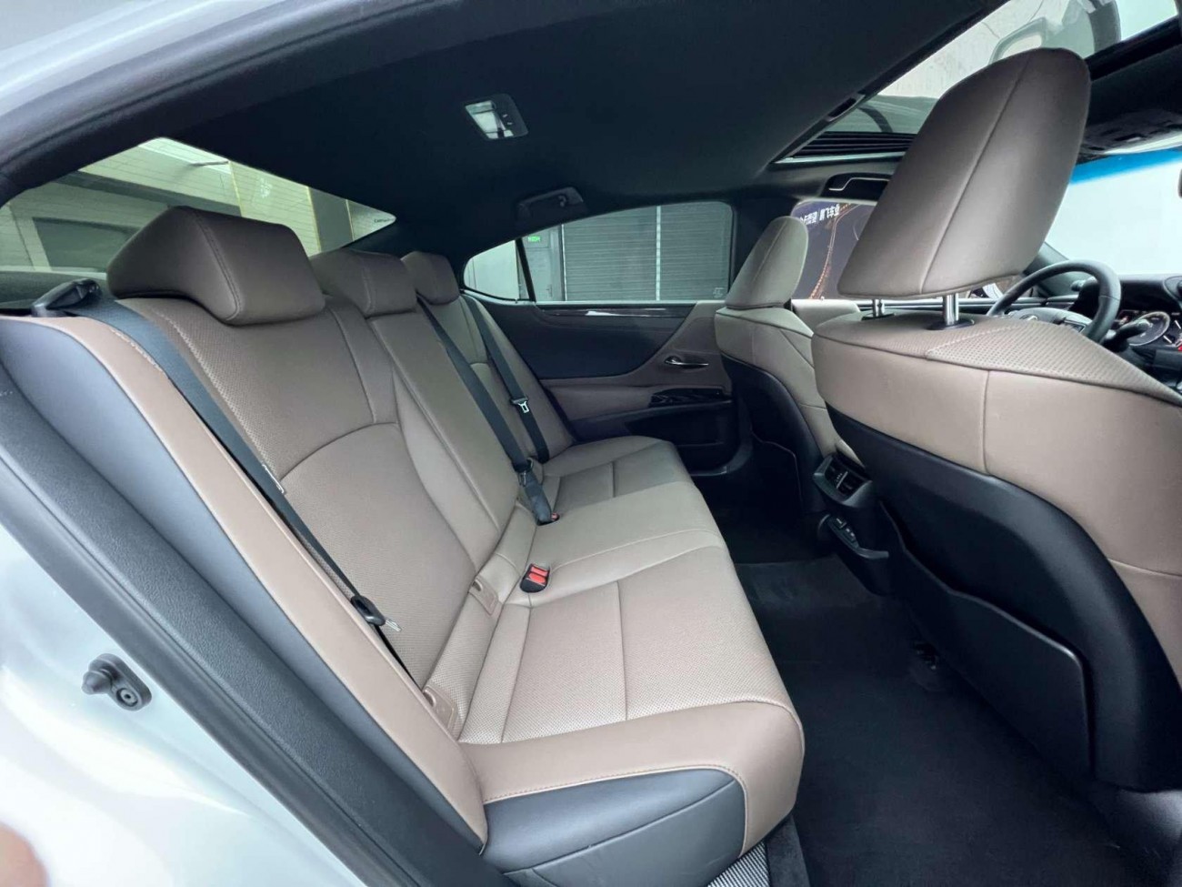 Lexus ES 200 2024