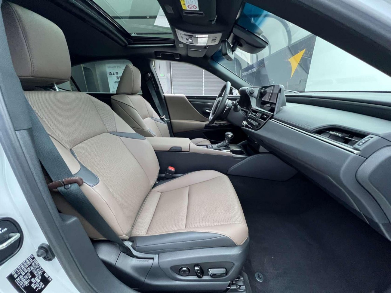 Lexus ES 200 2024
