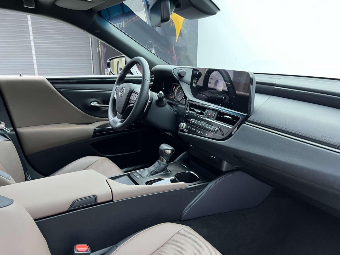Lexus ES 200 2024
