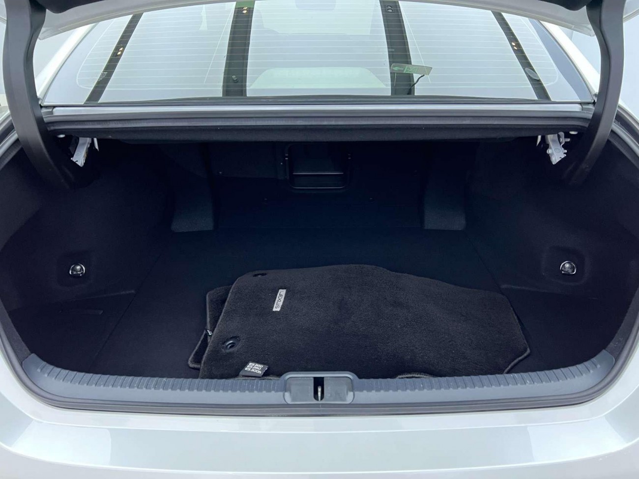 Lexus ES 200 2024