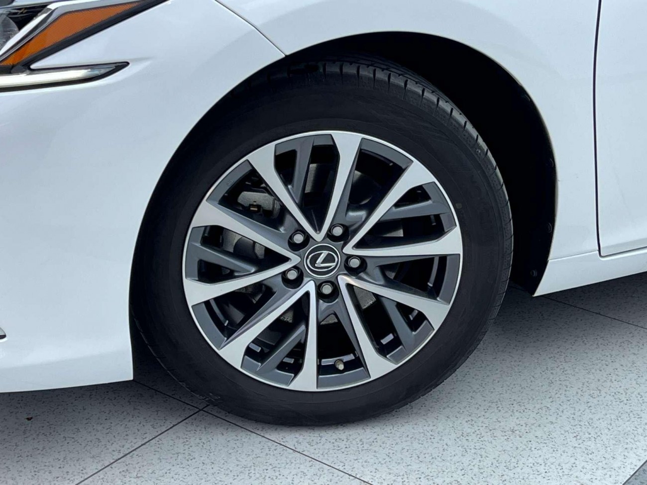 Lexus ES 200 2024