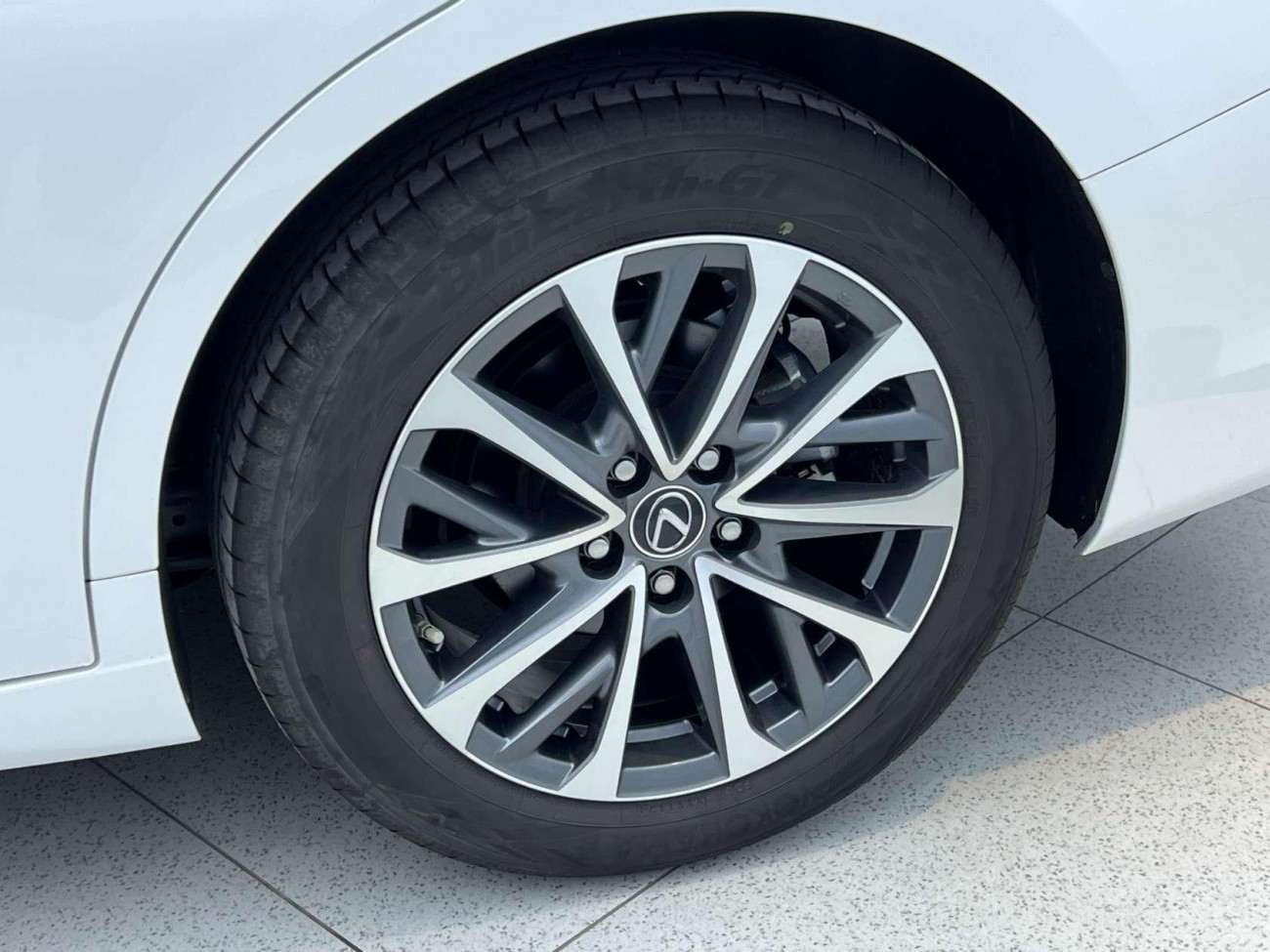 Lexus ES 200 2024