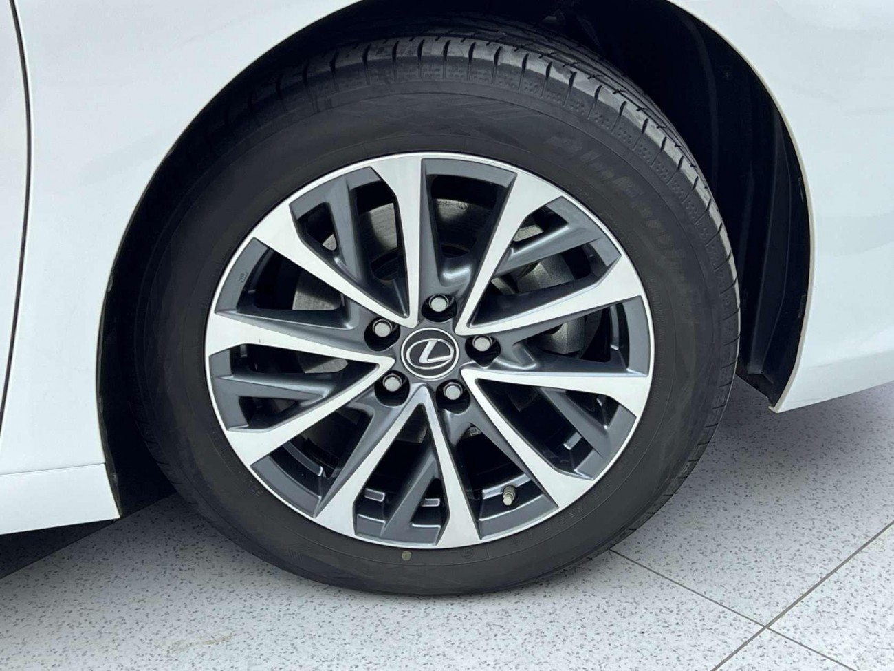 Lexus ES 200 2024