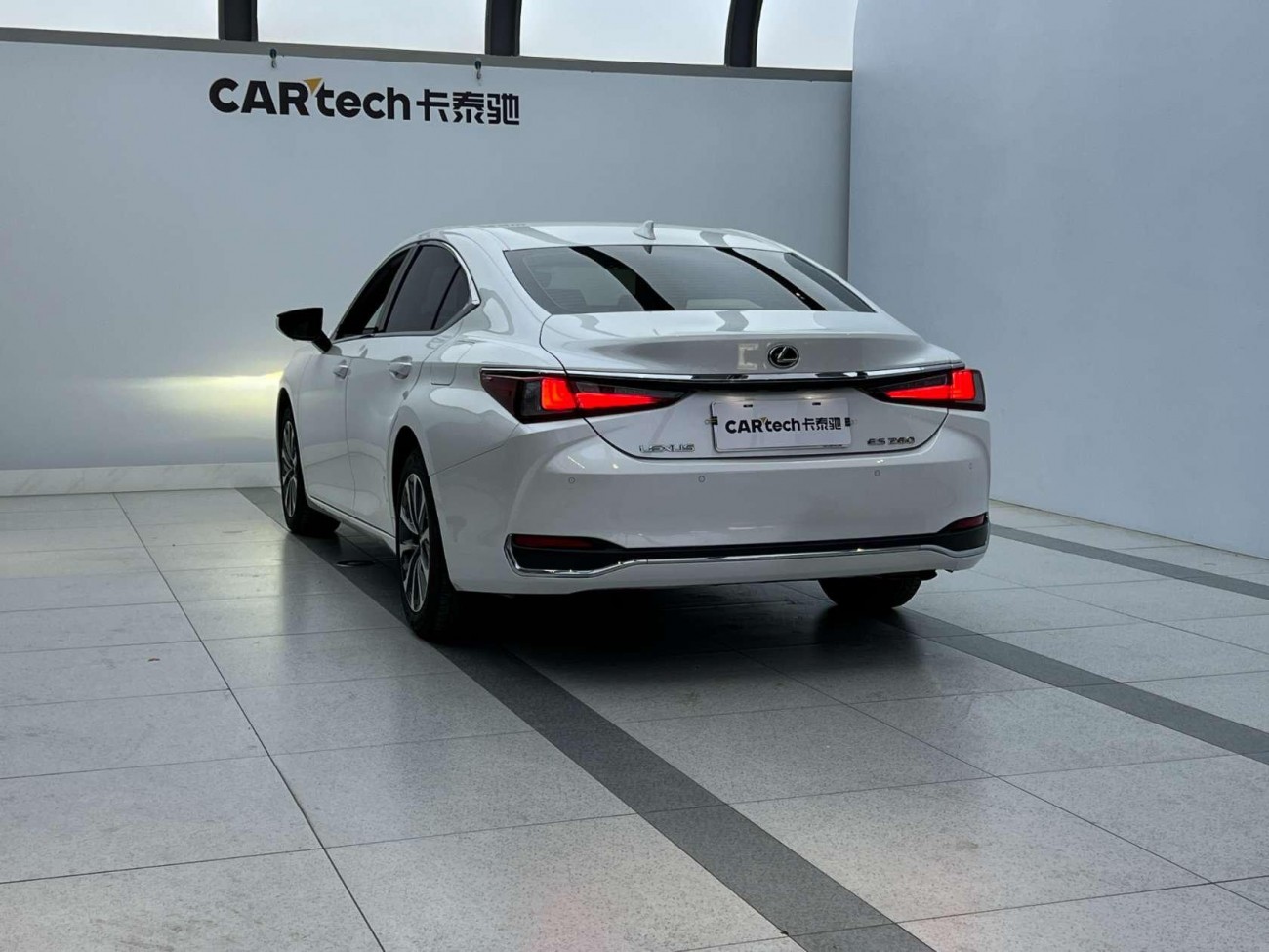 Lexus ES 200 2024