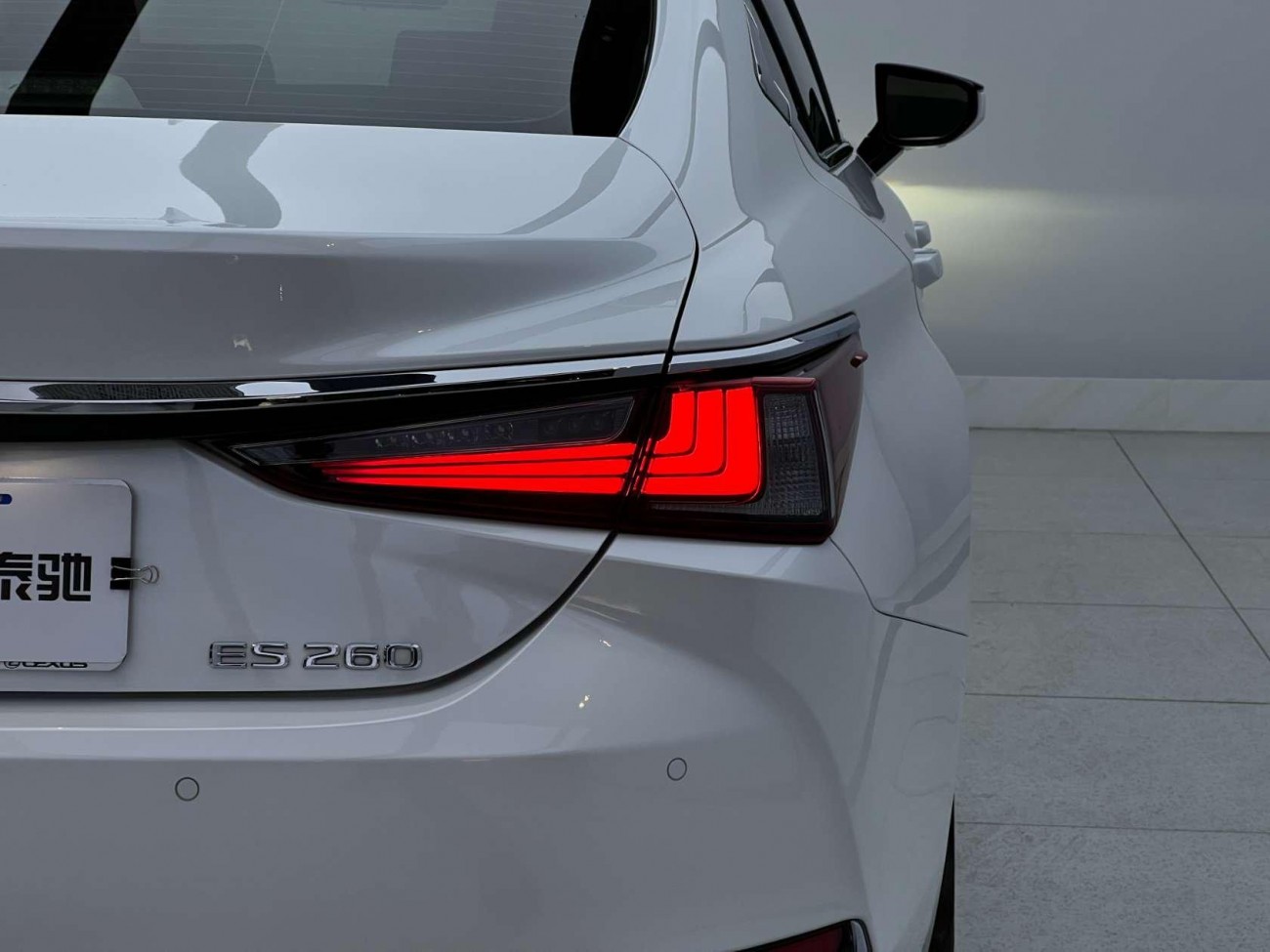 Lexus ES 200 2024