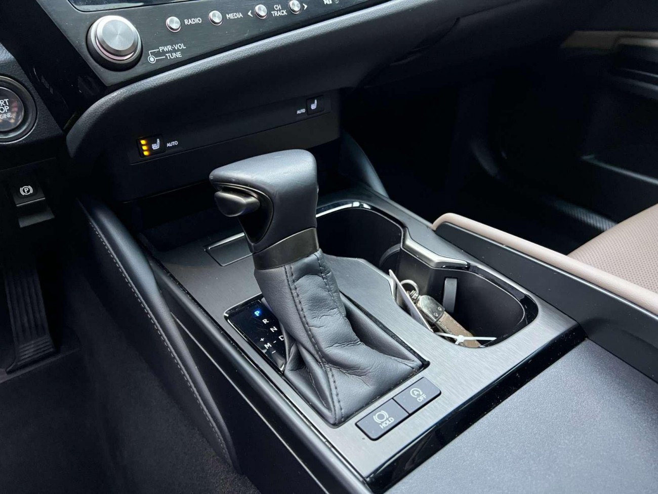 Lexus ES 200 2024