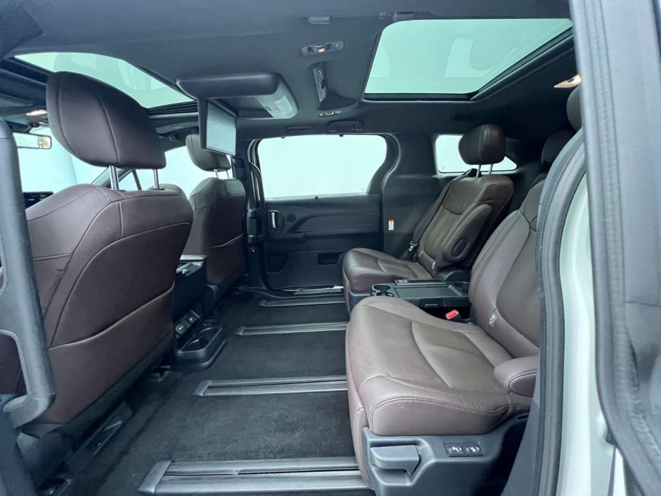 Toyota Granvia 2024
