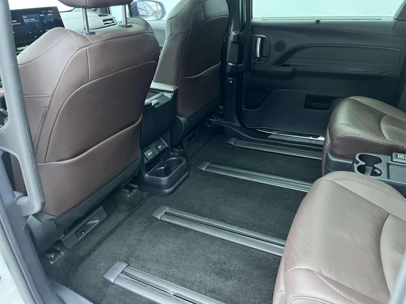 Toyota Granvia 2024
