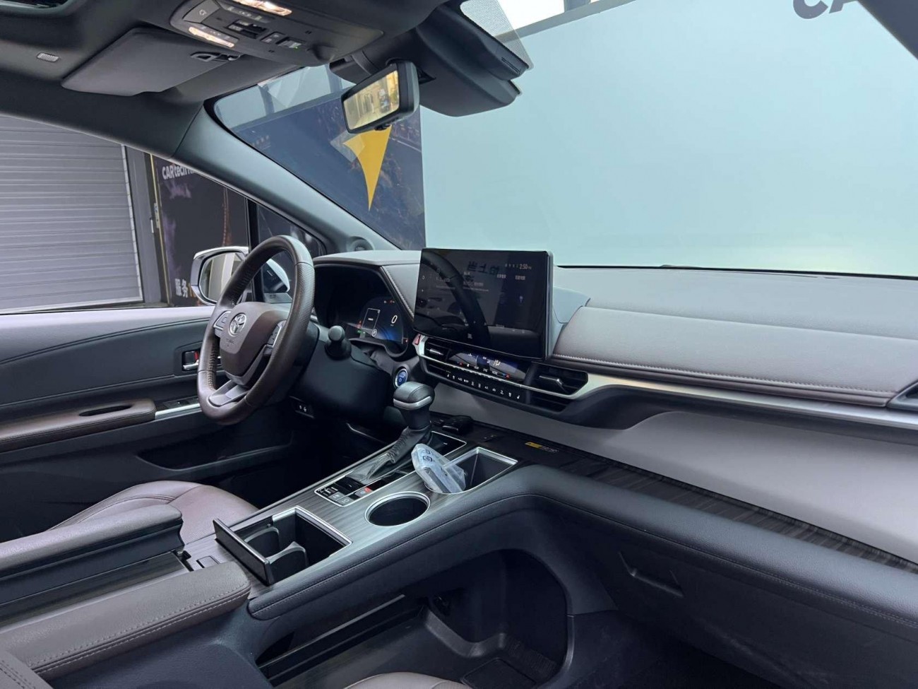 Toyota Granvia 2024