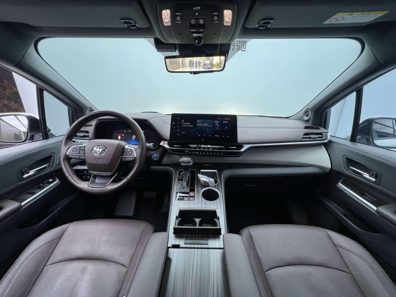 Toyota Granvia 2024