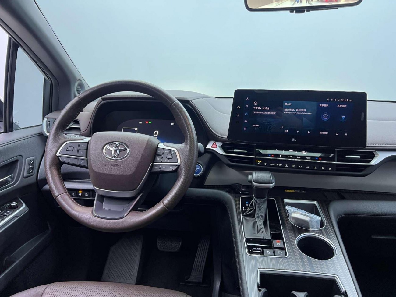 Toyota Granvia 2024