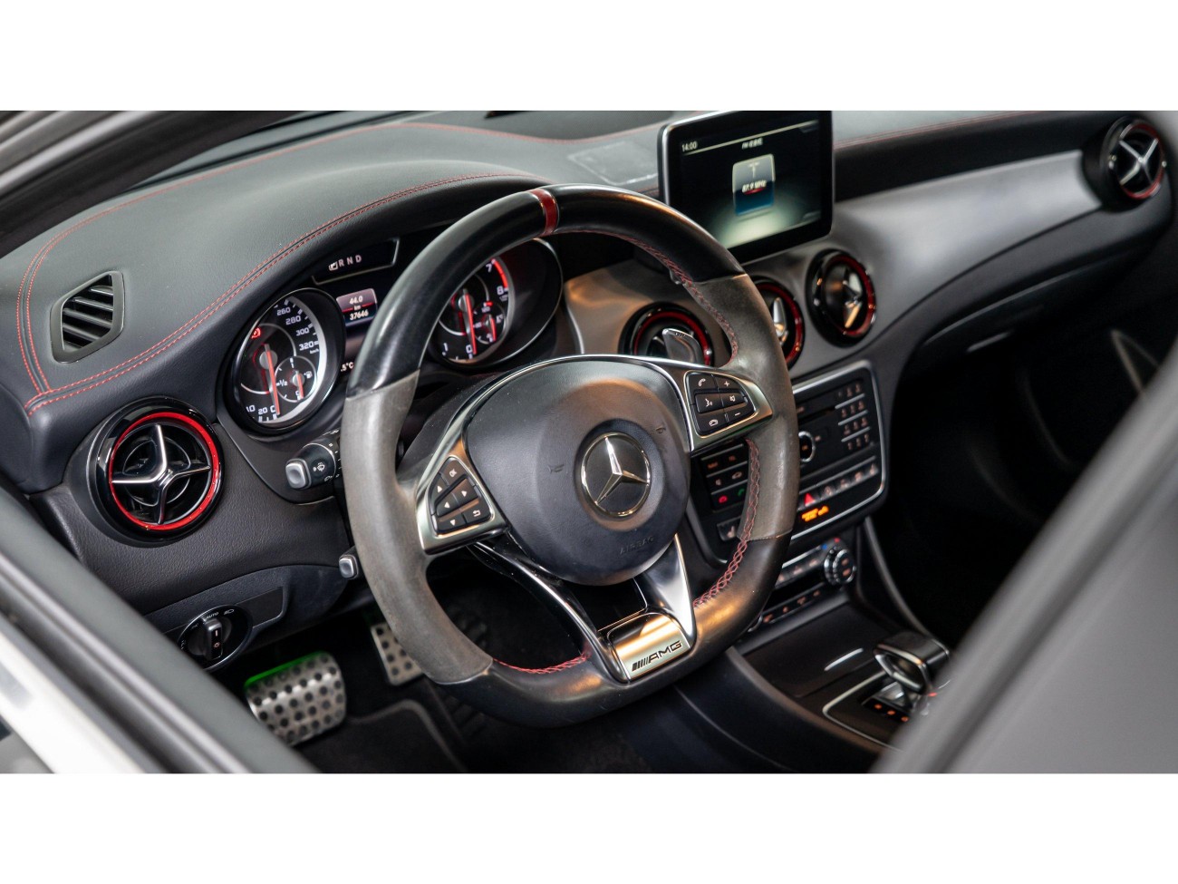 Mercedes-Benz GLA45 4MATIC 2016