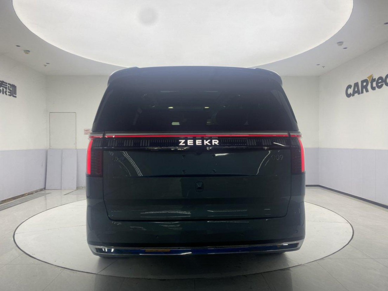 Zeekr 009 2025