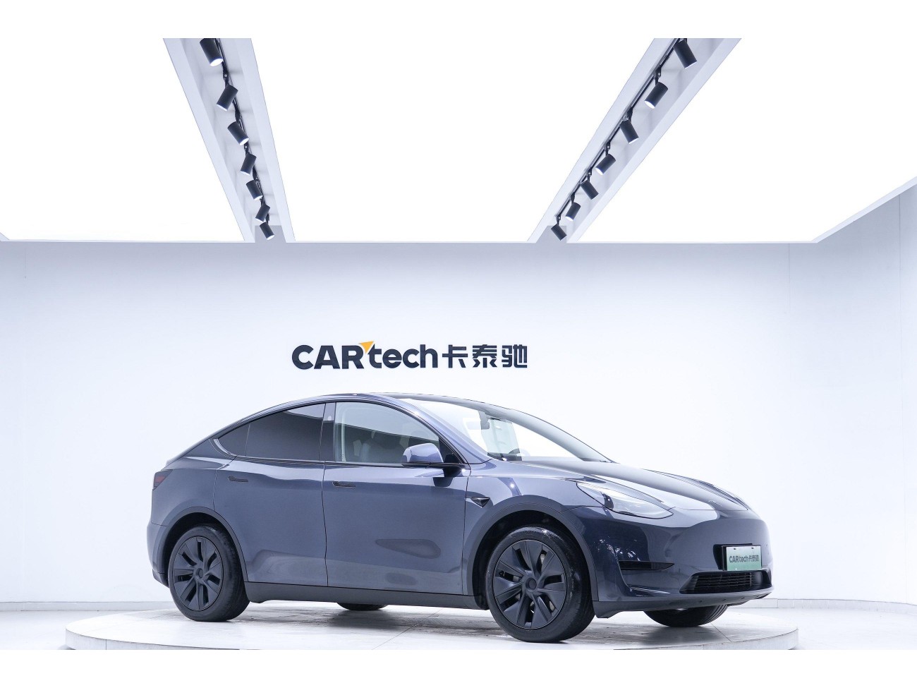 Tesla Model Y 2025