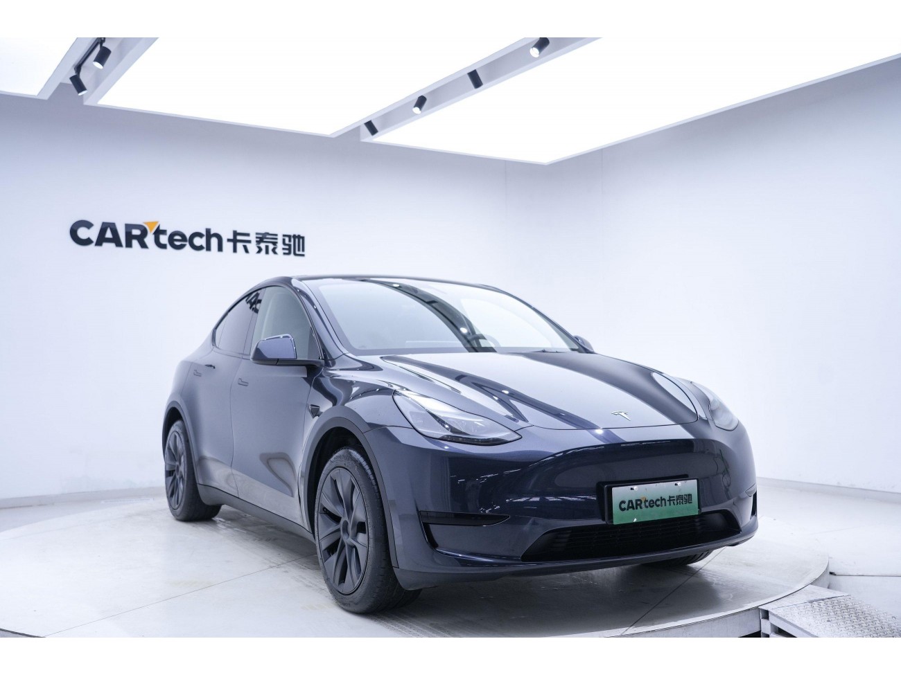 Tesla Model Y 2025