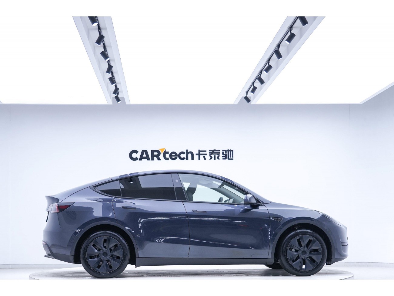 Tesla Model Y 2025