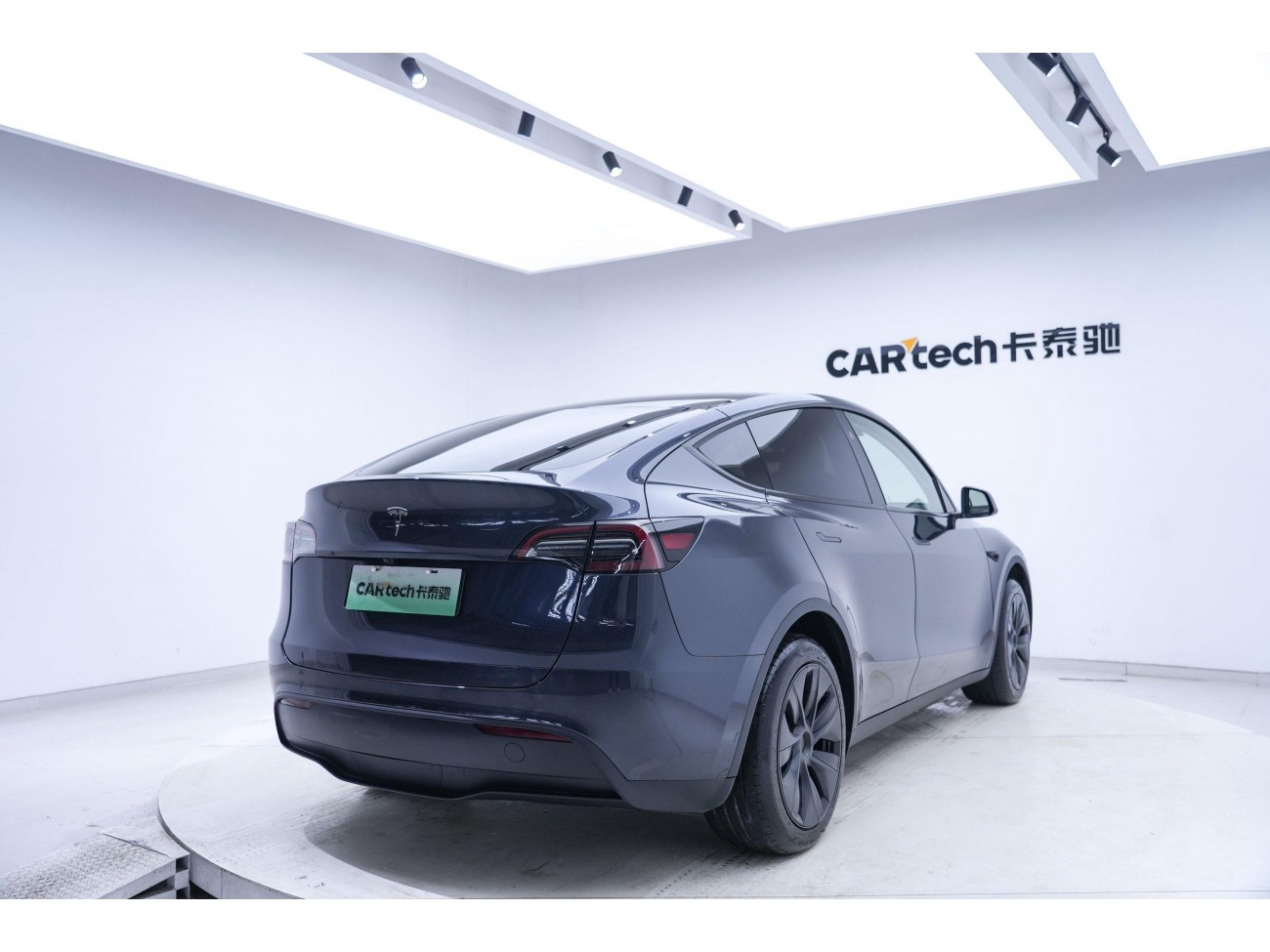 Tesla Model Y 2025