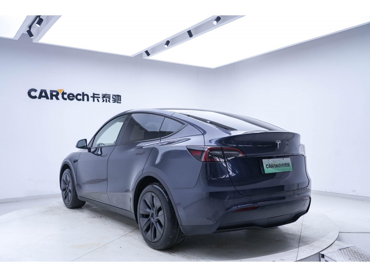Tesla Model Y 2025