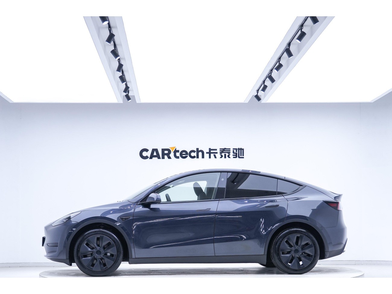 Tesla Model Y 2025