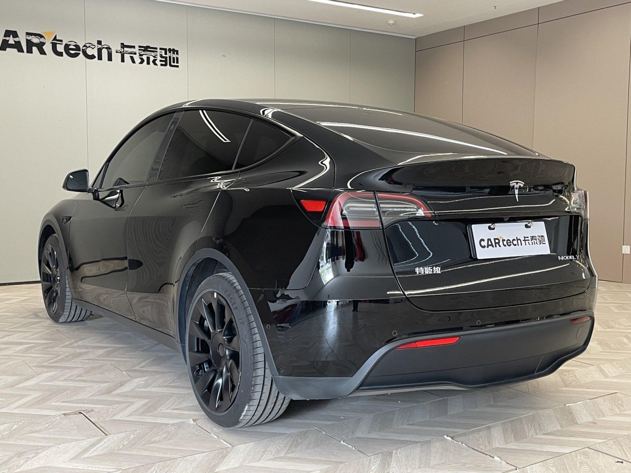 Tesla Model Y 2024