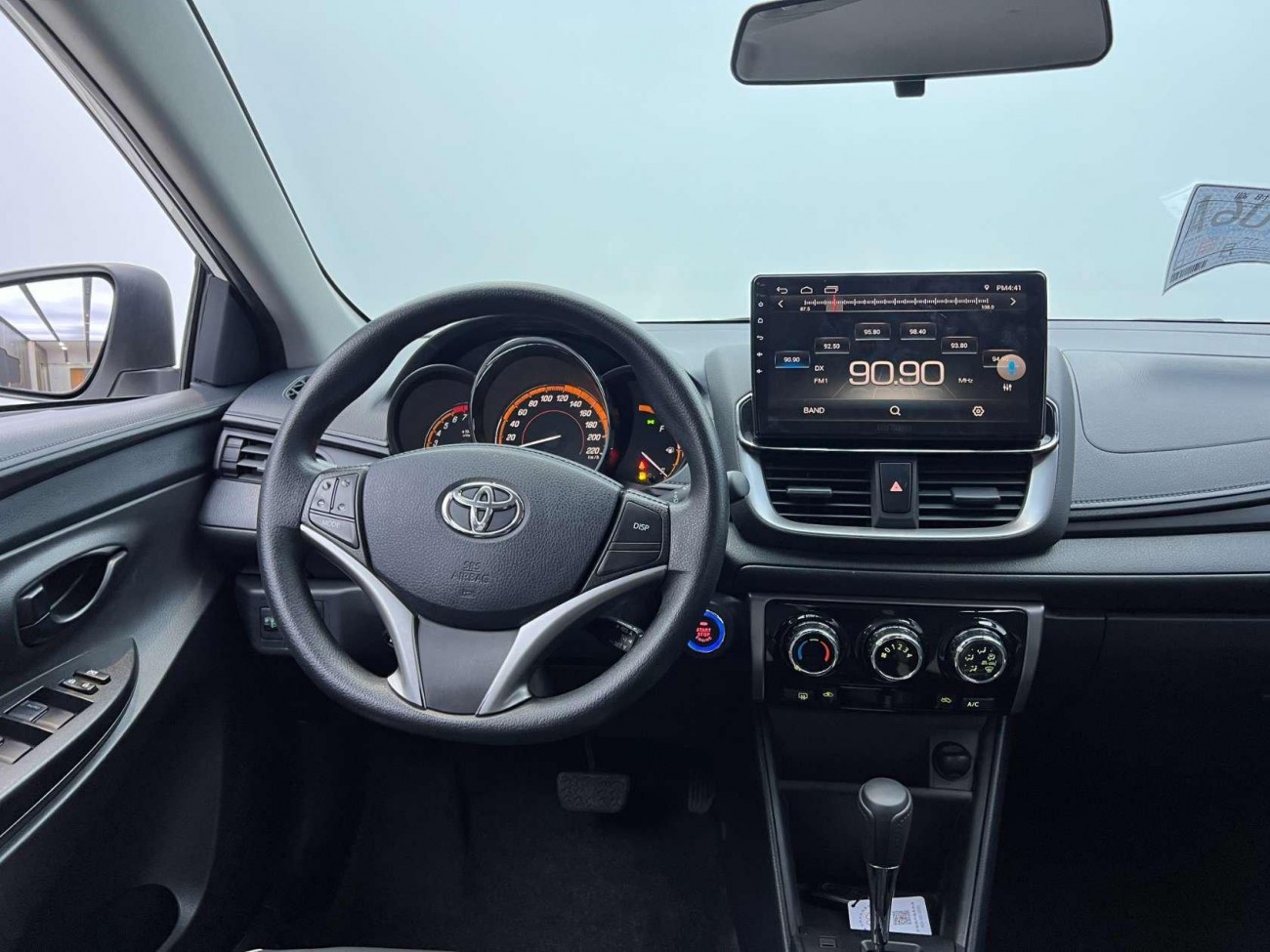 Toyota YARiS L 2022