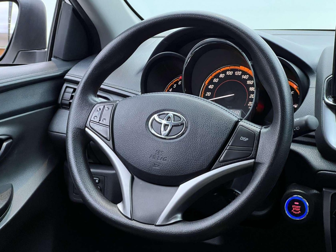 Toyota YARiS L 2022