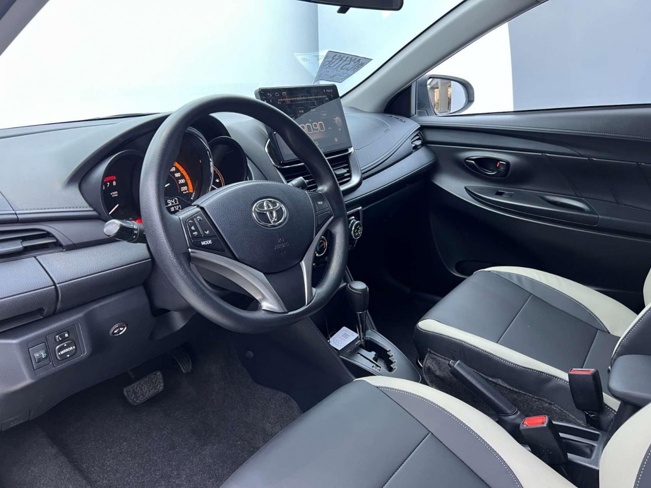 Toyota YARiS L 2022