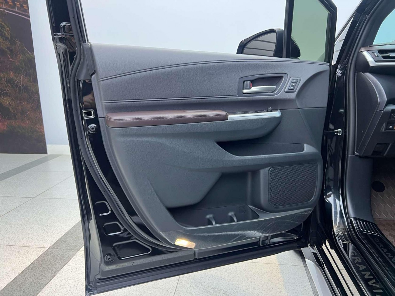 Toyota Granvia 2025