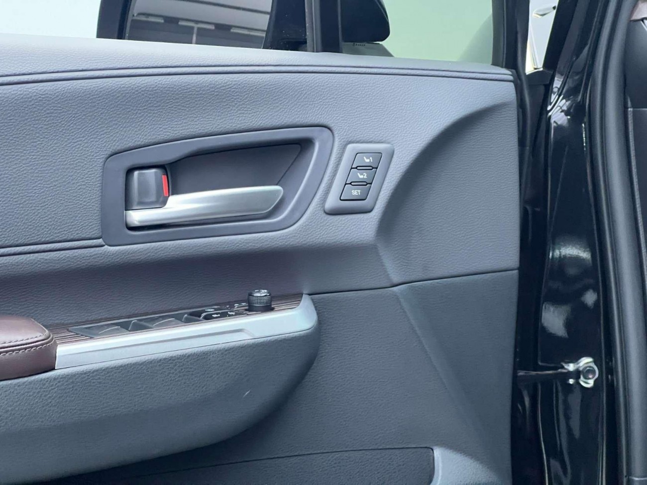 Toyota Granvia 2025