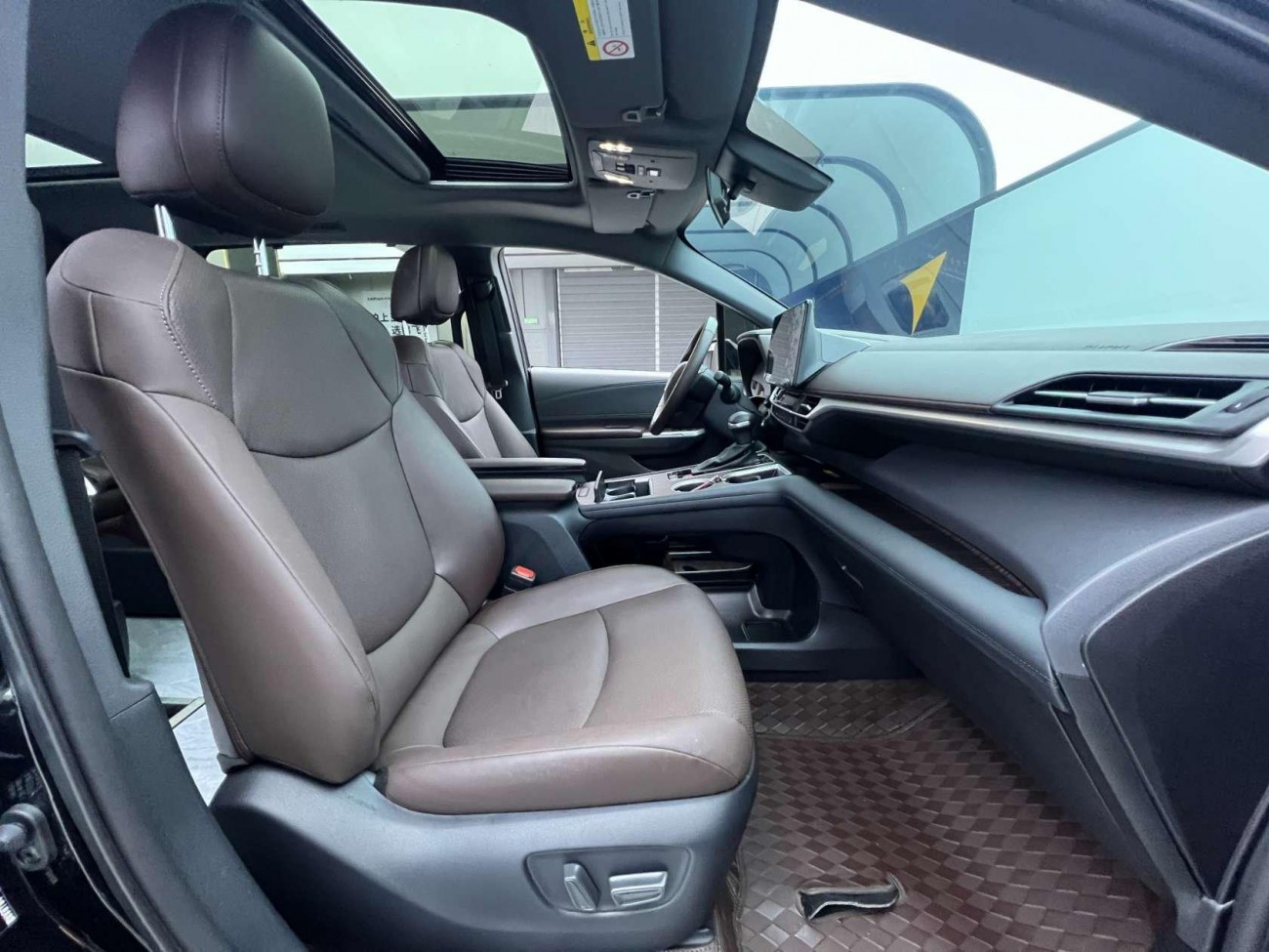 Toyota Granvia 2025