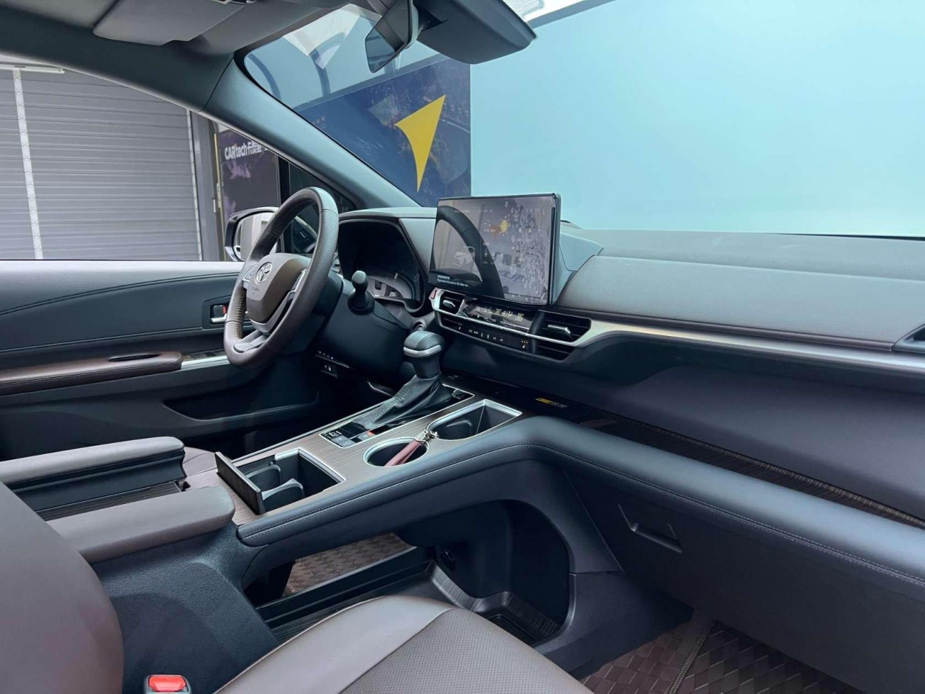 Toyota Granvia 2025