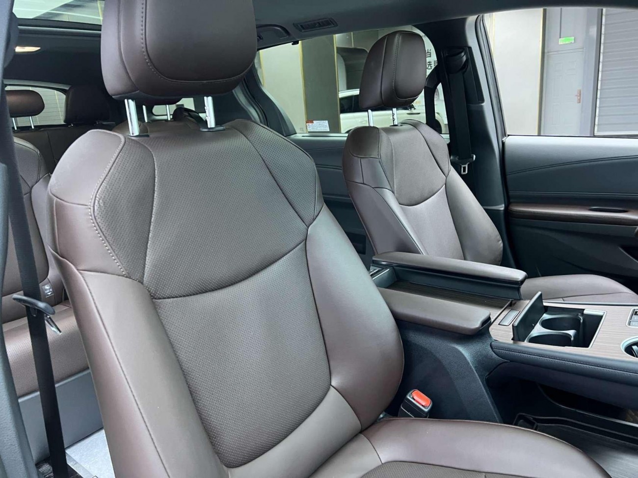 Toyota Granvia 2025